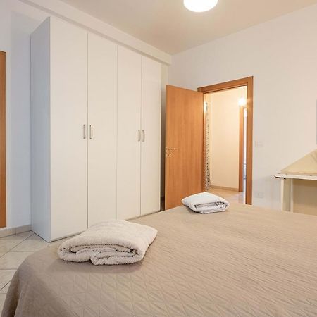 Nuovo Appartamento Beige Bari Extérieur photo